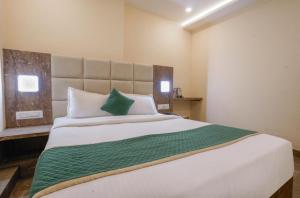 HOTEL WIND FLOWER Andheri West