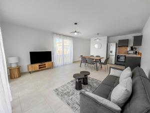 Grande Terrasse & Parking - à Vias