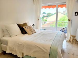Center of Antibes, Les Amaryllis - 3 Rooms, 5 minutes from the beaches