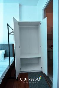 Cozy Studio Free WiFi & Netflix Makati CRQ2