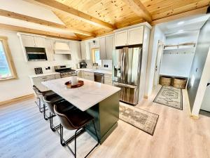 Sunset Over Stanton, New Home w Hot TubFire Pit