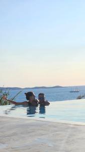 Elli Tropical Suites