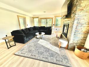 Sunset Over Stanton, New Home w Hot TubFire Pit