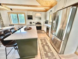 Sunset Over Stanton, New Home w Hot TubFire Pit