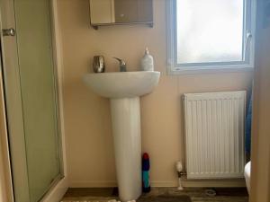 Caravan in Holcot - Sleeps 6 - Pet Friendly