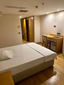 Luna City Hotel