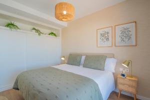 Serena Blanca by Villalia