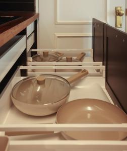 Free Airport Pickup, Europe in Hongdae