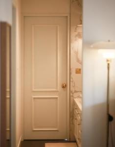 Free Airport Pickup, Europe in Hongdae