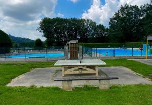 Charmant Bungalow avec piscine et emplacement voiture