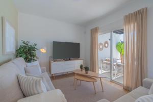 Serena Zare by Villalia