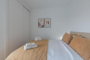 Serena Zare by Villalia