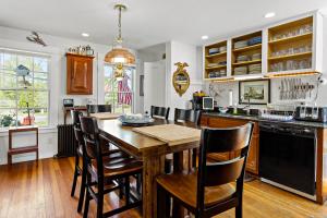 Gorgeous Cape Cod Mansion With Spa Near Beach