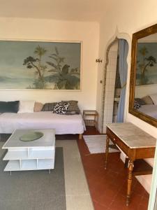 Appartements Syrius - Logement d-artiste avec terrasse et vue : photos des chambres