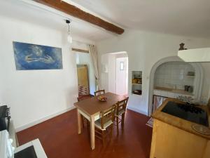 Appartements Syrius - Logement d-artiste avec terrasse et vue : photos des chambres