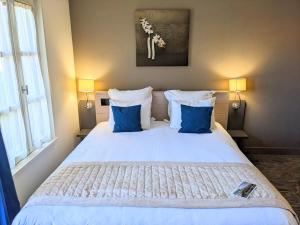 Hotels Le Cap Hornu : photos des chambres
