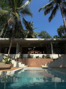 Konkrit, Tropical Brutalist Villa in Ahangama