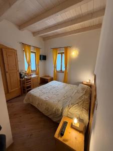 Double or Twin Room with Mountain View