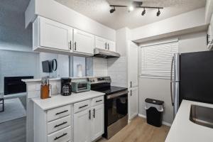 The Landry 255 Spacious and Cozy 1 Bedroom 1bth