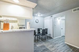 The Landry 279 Spacious and Cozy 2 Bedroom 1bth