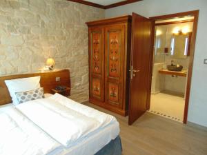 Hotels La Couronne a Wissembourg : photos des chambres