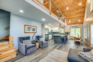 Game Room and Screened Porch Kentucky Lake Retreat!