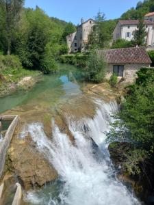 Maisons de vacances Maison medievale avec jardin dans charmant village : photos des chambres