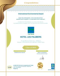 Hotels Les Palmiers : photos des chambres