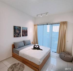 Sky Trees 2 Guests AEON Nflix Balcony Pool B4