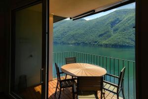 Unique Gandria Attic by Quokka 360 - Elegant Lake View Apartment