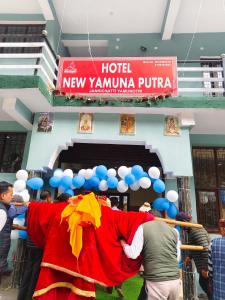 Hotel new yamuna Putra