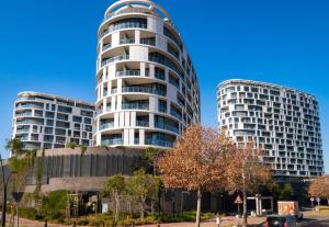 2411 Ellipse Waterfall