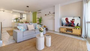 VACATION MARBELLA I Sea Views, 24-7 security, Parking, Walk to Everything in Luxurious Puerto Banus