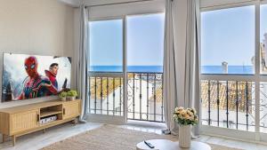 VACATION MARBELLA I Sea Views, 24-7 security, Parking, Walk to Everything in Luxurious Puerto Banus