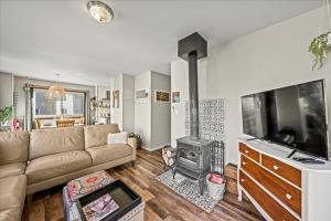 Steps to Hot Springs, Shops, & Trails 2BR Fiber