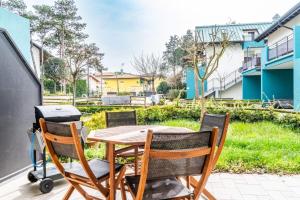 Comfortable flat with pool and green space