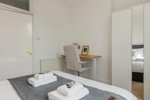Sunny 1BR in Greenwich, Near Park & Market