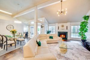 Walk to Lake! Rowlett Escape with Fire Pit and Views