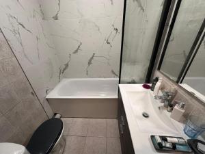 Sejours chez l'habitant Chambre Privee Ventilee 13m2 : photos des chambres