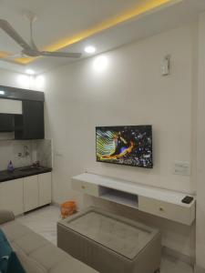 Iconic Royal Studio Apartment Near Expo Mart in CHI 5