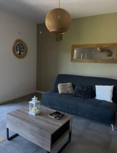 Aura, Villa La Angostura