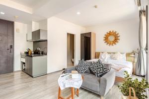 Diamond The Deck Patong Apartment near the beach