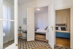 22ARA1051- 4BR flat in the City Center