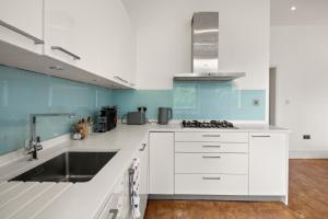 Prime 2 Bedroom Apt, Kensington Garden Square View