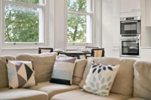 Prime 2 Bedroom Apt, Kensington Garden Square View