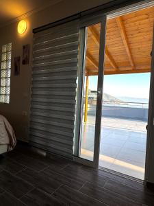 Top-Floor Apartment: Amazing City & Sea View