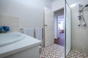 A1 Airport Haven - Quick Access, Comfy & Free Parking