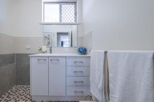 A1 Airport Haven - Quick Access, Comfy & Free Parking