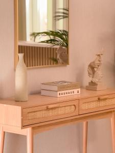 Dubai Marina Promenade 1BR Apartment with Pool near JBR