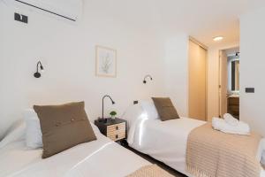 Spacious 2BR Apt Top Las Condes Location